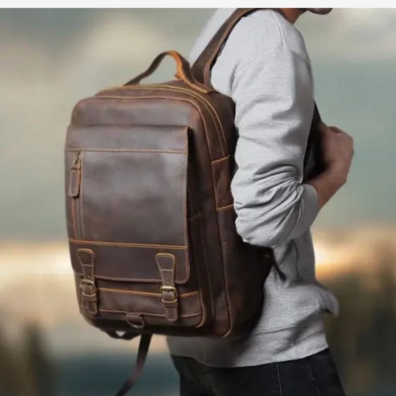 Petter – Stor ryggsekk med justerbare stropper og glidelåslommer