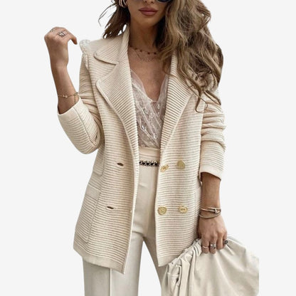 Anneliese – Langermet jakke med krage og dobbel knappelukking