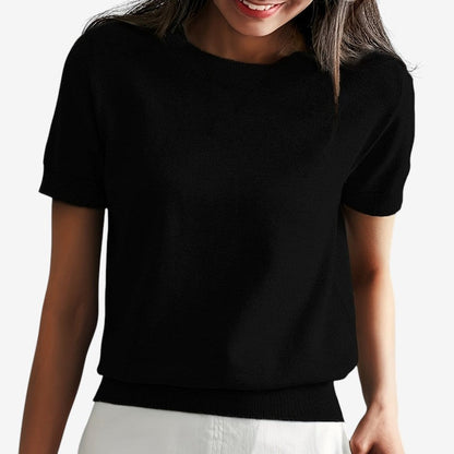 Isla – Kortermet T-skjorte med Rund Hals og Ribbestrikket Kant