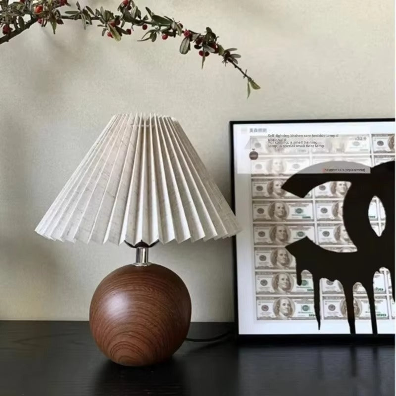 LumiFold – LED Bordlampe med Bredt Skjermdesign for Innendørsbelysning