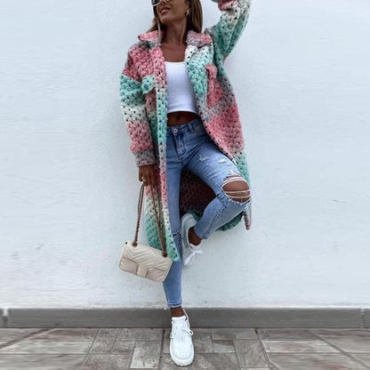 Elena - Lang og flerfarget kåpe med koselig design