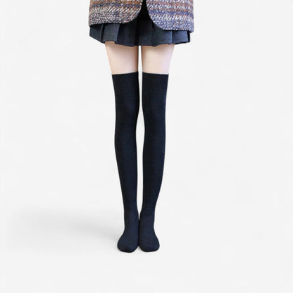 Isla – Lårlange Sokker med Sømløs Tå og Elastisk Kant
