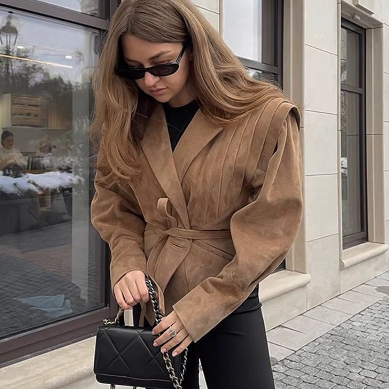 Mathea – Jakke med Langermet og Livbelte med Knapper