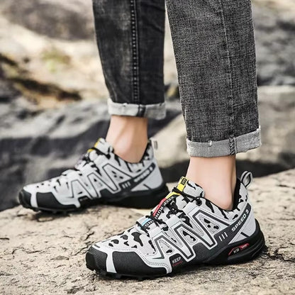 TrekMaster – Snørestøvler med Rund Tå og Mønstret Såle