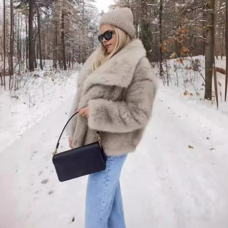 Alette – Kort Jakke med Lange Ermer og Lommepynt