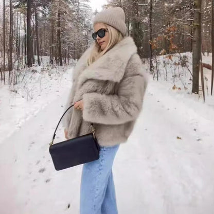 Alette – Kort Jakke med Lange Ermer og Lommepynt