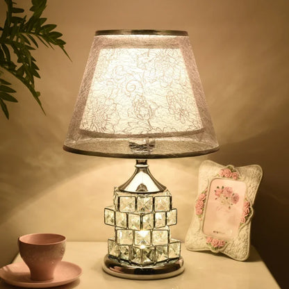 CrystalShine - Elegant LED-lampe i gullkrystall for stilfull belysning