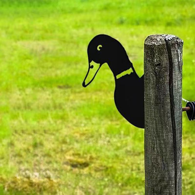 PeepCraft - Tittende geit Kunstverk for hagedekor