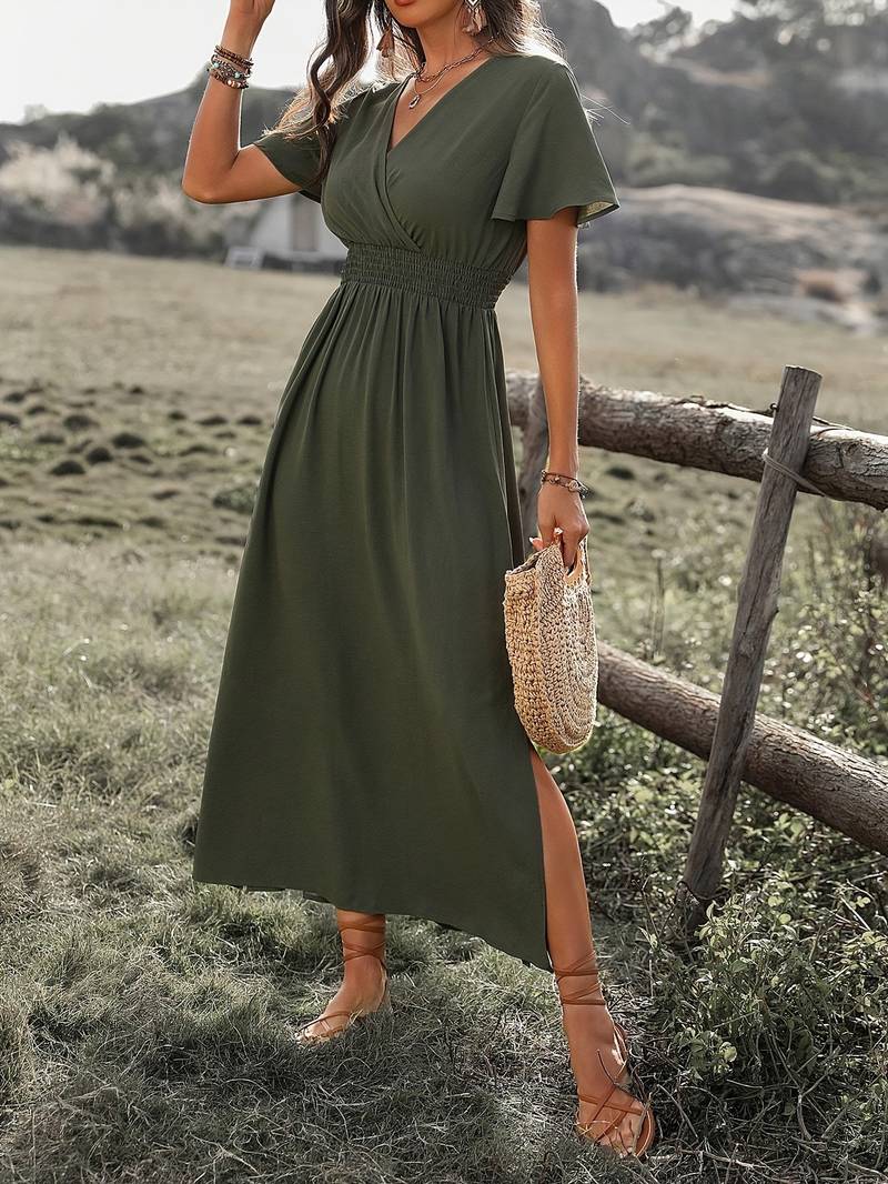 Sarah – Elegant V-hals kjole med korte ermer og elastisk midjebelte