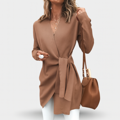 Tove – Lettvekt wrap frakk med moderne snitt og raffinert finish