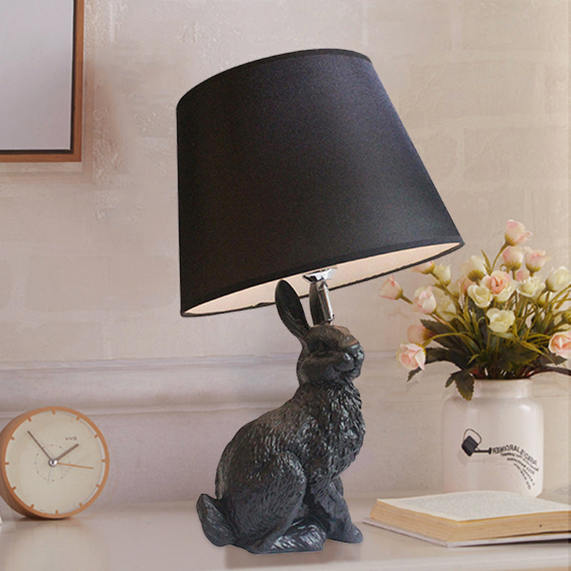 BunnyGlow - Bordlampe med bærbar konisk skjerm