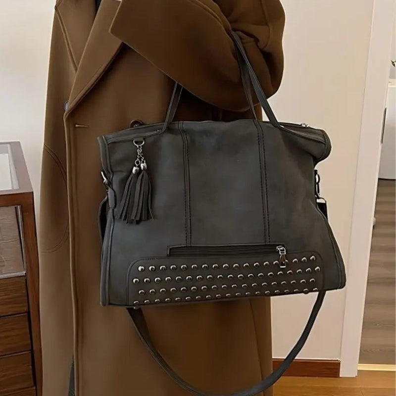 Jessica – Håndveske med flere glidelåslommer og justerbar stropp