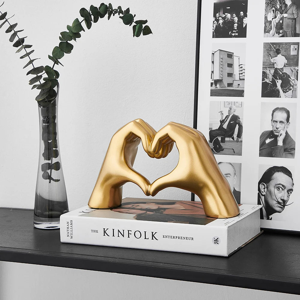 LoveHands - Hjerteformet statue som hyller kjærlighet og samhold