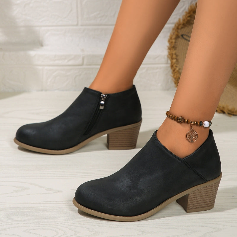 Mira – Ankelstøvletter med Rund Tå og Glidelås på Siden