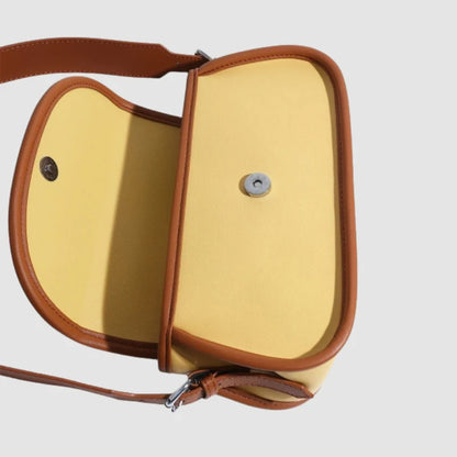 Nora – Skulderveske med Bred Stropp og Klaff