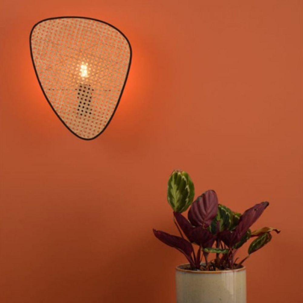 LuminaWeave - Håndlaget vegglampe for moderne eleganse og myk belysning