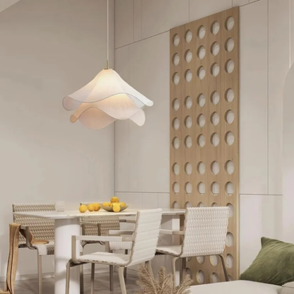 WavyLight – Stoff Taklampe med Lagdelt Bølget Skjerm