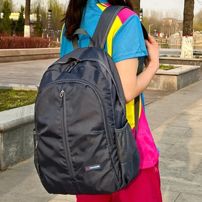 CarryEase – Ryggsekk med justerbare stropper og glidelåslomme