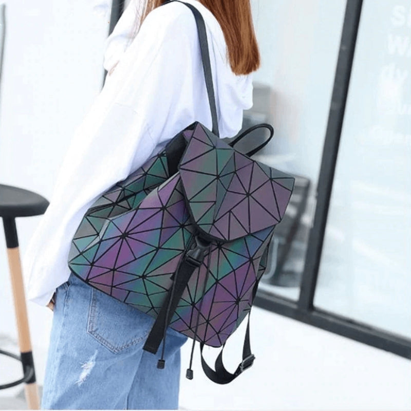 Alina – Ryggsekk med Stor Kapasitet og Geometrisk Design