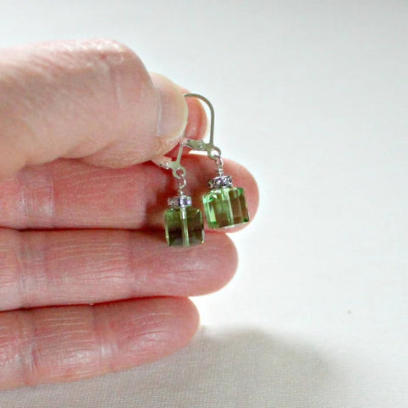 Ingrid – Stilfulle firkantede øredobber med moderne preg