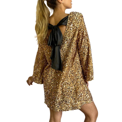 Esme - Trendy minikjole med lange ermer og sløyfedetaljer bak