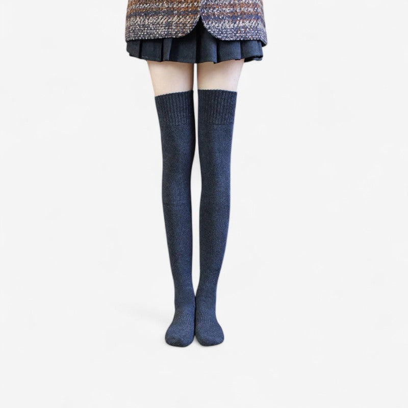 Isla – Lårlange Sokker med Sømløs Tå og Elastisk Kant