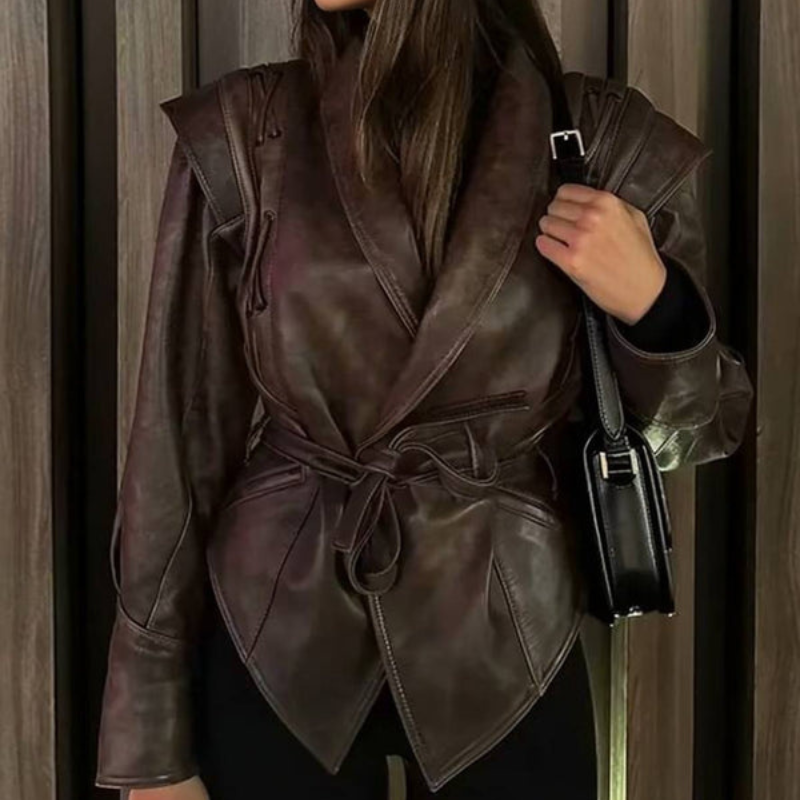 Lena – Langermet Jakke med Knappelukking Krage og Belte