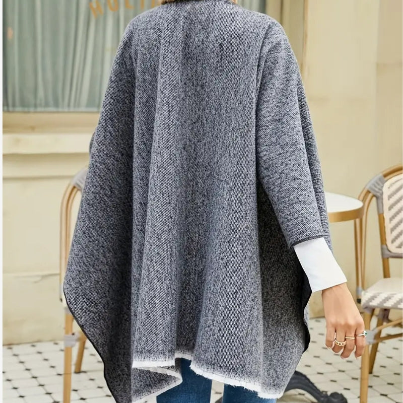 Jessica – Poncho med Skulderinnpakning og Dusker