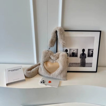 Ella – Håndveske med skulderrem og hjerte-detalj