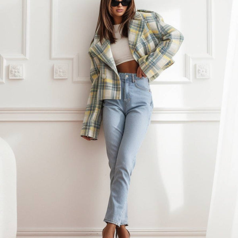 Maja – Kort kåpe med dobbeltspent rutemønster og lange ermer