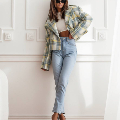 Maja – Kort kåpe med dobbeltspent rutemønster og lange ermer