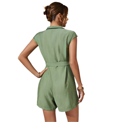 Gisela - Ermeløs jumpsuit med belte og glidelåskrage