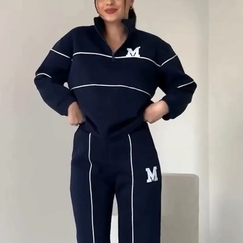 Astrid – Todelt sett med langermet skjorte med glidelås og vide bukser