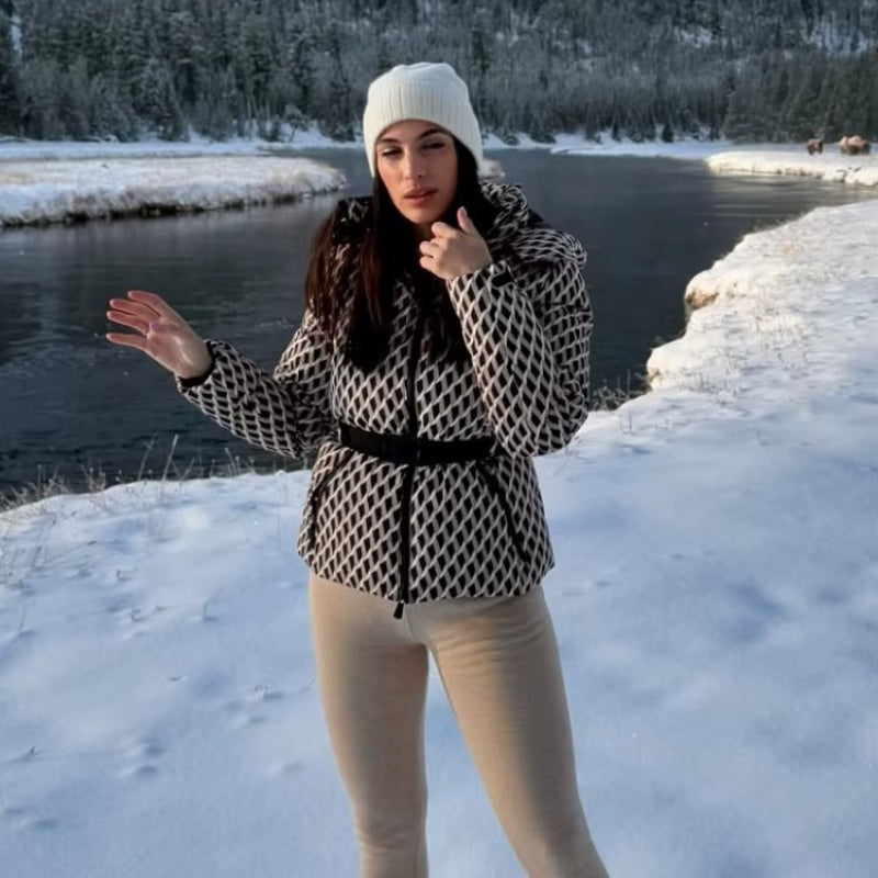 Liana – Hettejakke med glidelås, lange ermer og midjebelte