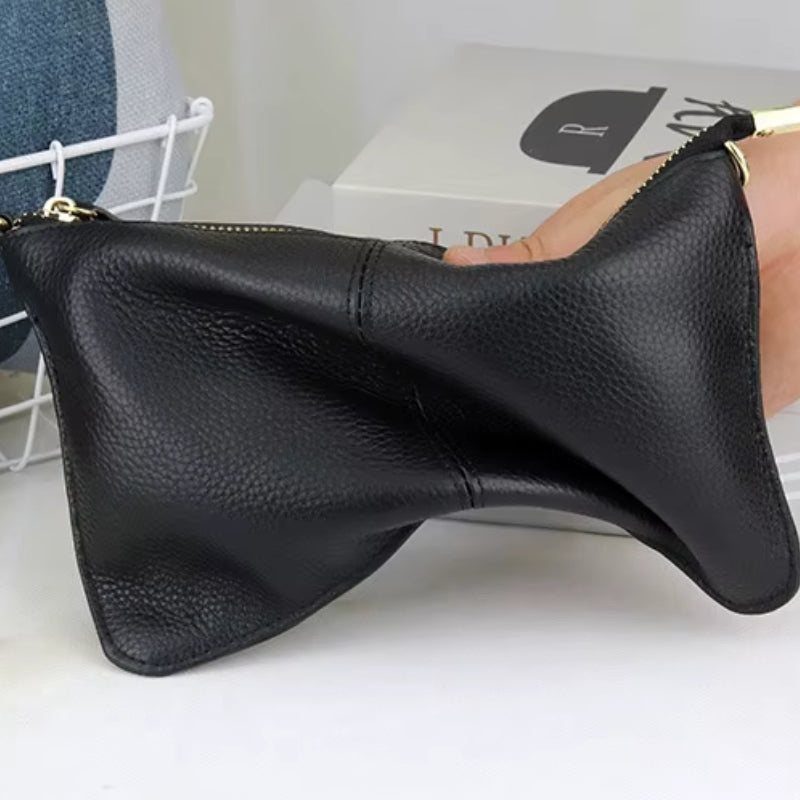 Ashley – Håndveske med spennestrå og glidelåslommer