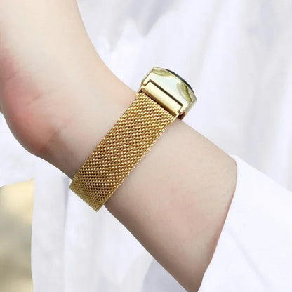 Alessa – Moderne LED digital klokke med magnetisk rem