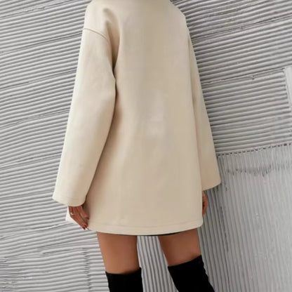 Carina – Langermet kåpe med krage og knappelukking