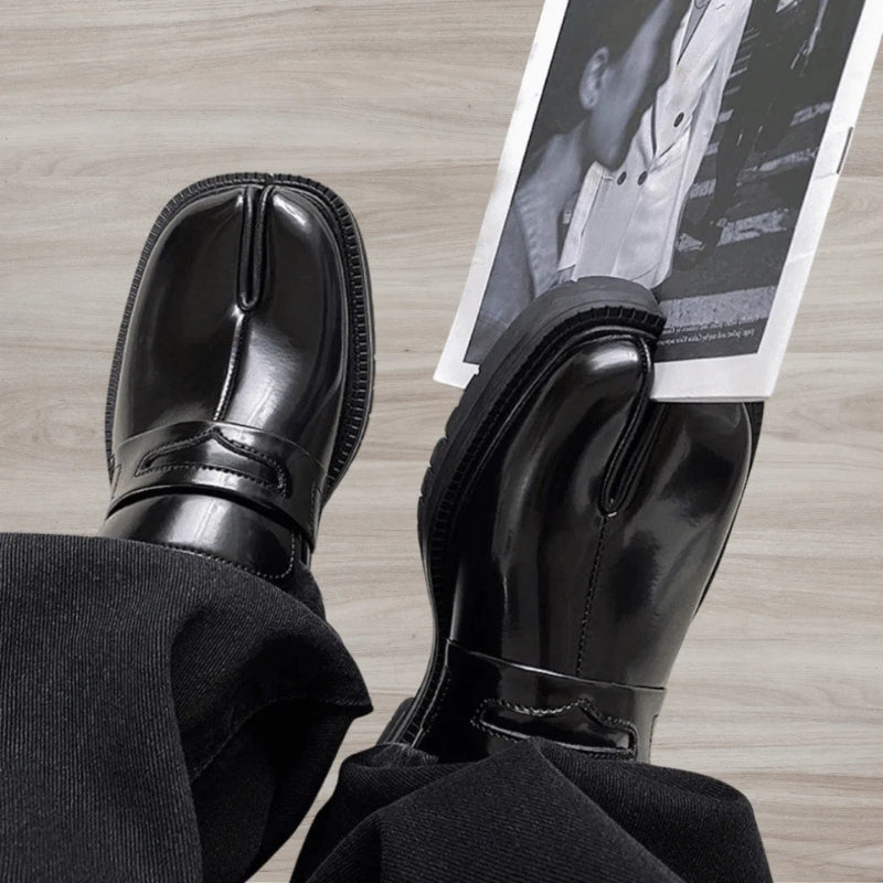 Frank – Sko med delt tå og tykk såle