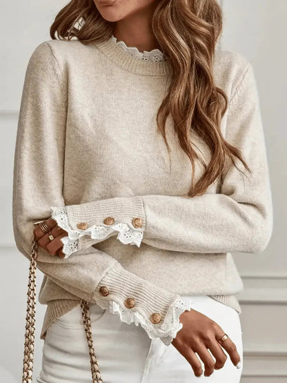 Maya - Genser med klassisk passform med volang i halsen og dekorative knapper