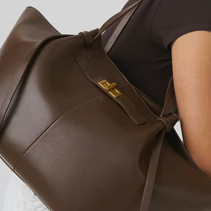 Renate – Håndveske med stor kapasitet og justerbar stropp