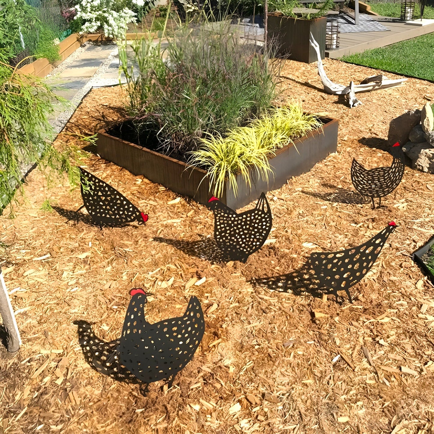 CharmingCluck - Lekende kyllingfamilie i akryl for levende hagesjarm