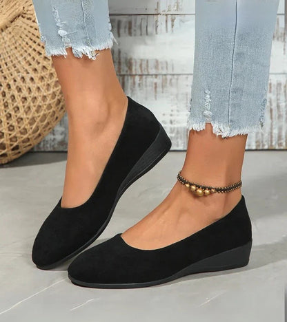 Nina - Loafers med kilehæl med myk finish og Raffinert design