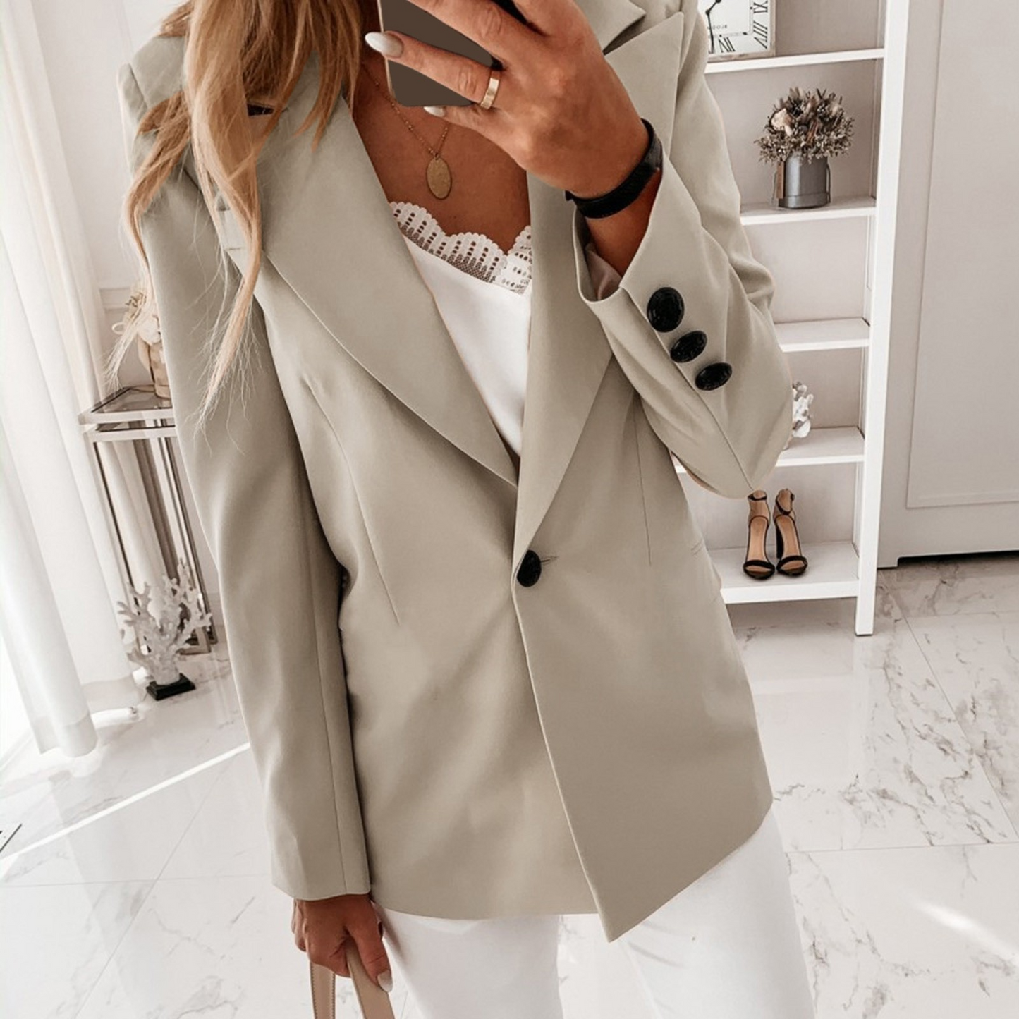 Evelyn - Klassisk lang blazer med lange ermer og markerte skuldre