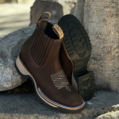 Claus - Elegant Ankelstøvlett med Sklisikker Kraftig Hæl og Unik Broderi