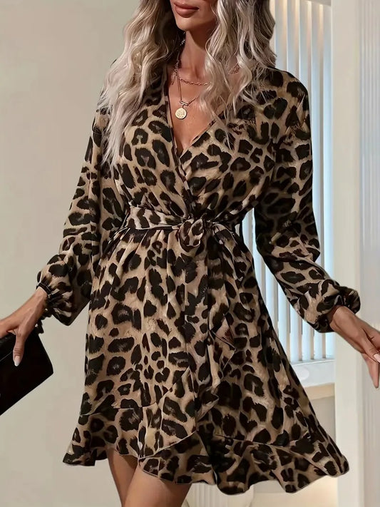 Isabella - Omslagskjole med leopardtrykk og volang kant