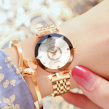 Celestia - kvartsklokke med stjernehimmel og detaljer i rustfritt stål