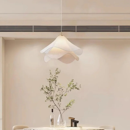 WavyLight – Stoff Taklampe med Lagdelt Bølget Skjerm