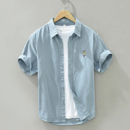 Paul – Kortermet Skjorte med Brodert Design og Knappelukking