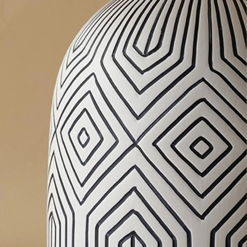 GlowNest – LED Bordlampe med Dekorativ Fot for Innendørsbruk