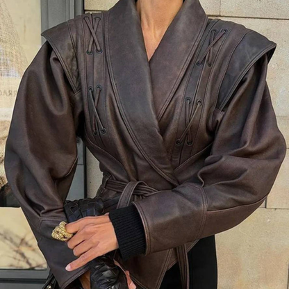 Lena – Langermet Jakke med Knappelukking Krage og Belte